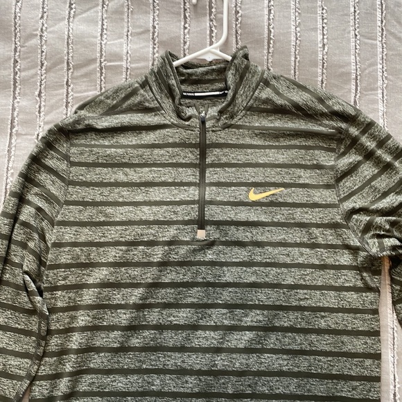 Nike Running 1/4 Zip; Size Large - Picture 2 of 3